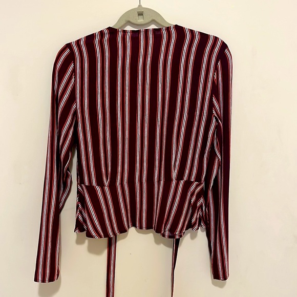 Aritzia, Wilfred Free Wrap Blouse in Berry - Picture 4 of 5